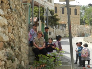 EA mit Schulkindern auf der Shuhada Street