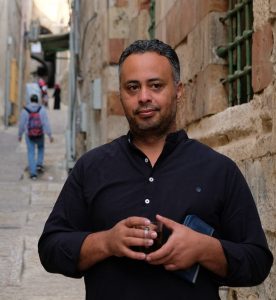 Bassam Khalil vor der Schule in Jerusalems Altstadt. Foto © EAPPI