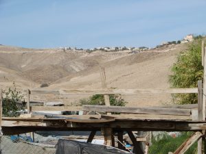 Die Siedlung Maale Adummim liegt direkt oberhalb des Beduinendorfs Khan al Ahmar