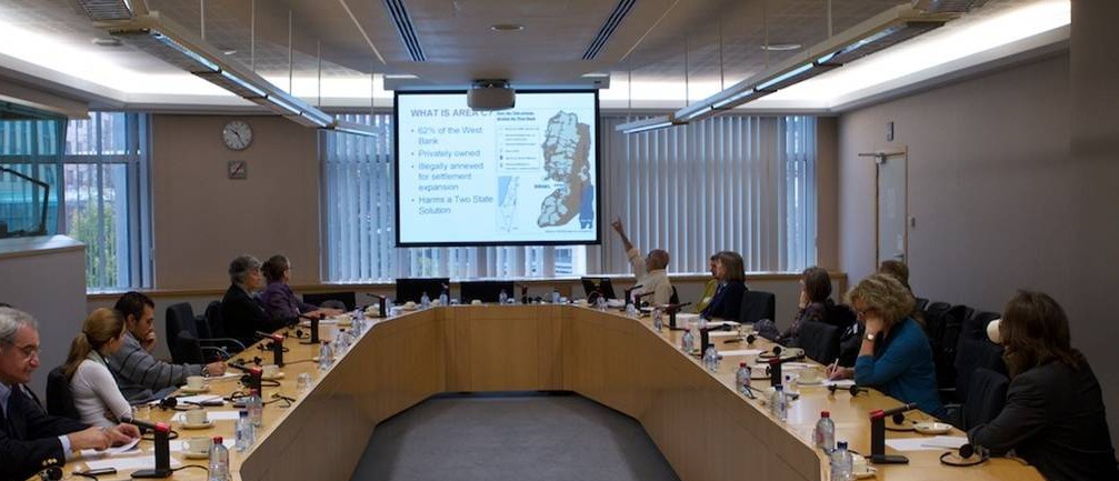 Vortrag von ehemaligen EAs vor Vertretern von EU-Institutionen in Brüssel