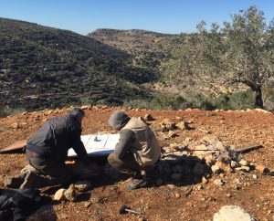 Brunnenreparatur im Wadi Qana; ©EAPPI