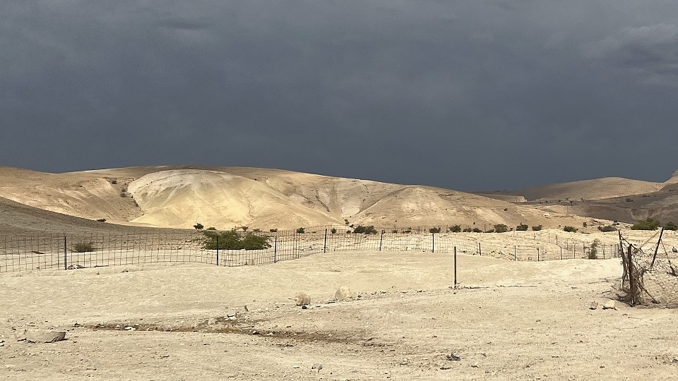 Von Siedlern errichteter Zaun um die Gemeinde Fasayil im Jordantal; © WCC-EAPPI/Madita
