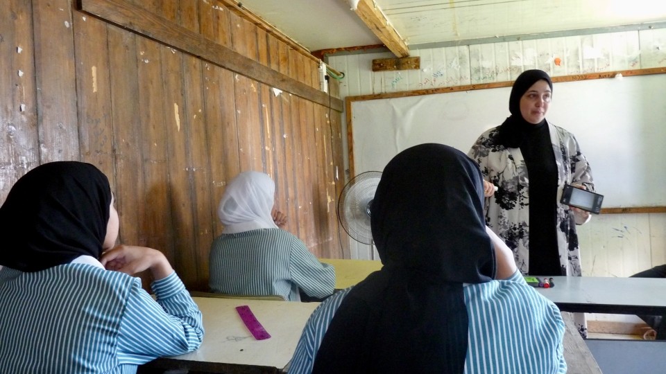 Englischunterricht in Khan al Ahmar; © WCC-EAPPI/Monique
