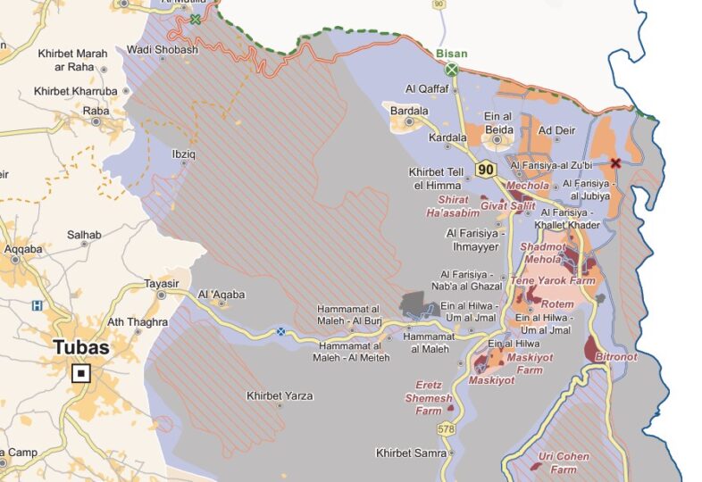Hammamat al Maleh liegt im C-Gebiet des Westjordanlands unter vollständiger israelischer Kontrolle. Wie viele Hirtengemeinden ist das Dorf umgeben von militärischem Sperrgebiet, Siedlungen, Außenposten und militärischen Einrichtungen. Der Checkpoint Tayasir (blauer Punkt mit weißem Kreuz) trennt die Gemeinde von Tubas und damit z.B. von Einrichtungen der medizinischen Versorgung oder der weiterführenden Bildung. © UNOCHA-OPT West Bank Access Restrictions May 2023