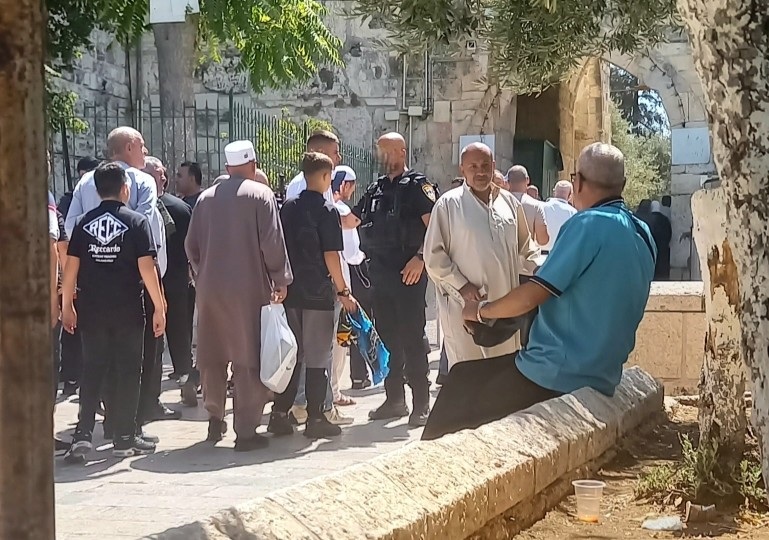 Auf dem Weg zum Gebet müssen die Gläubigen mehrere Checkpoints durchlaufen; Foto WCC-EAPPI/Monique