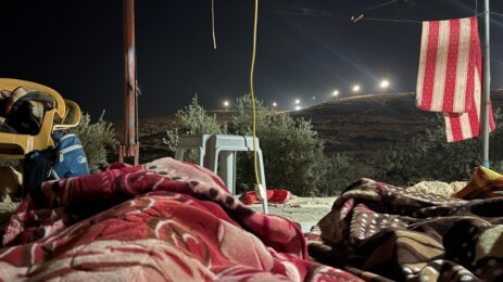 Bei Flutlicht unterm Sternenhimmel