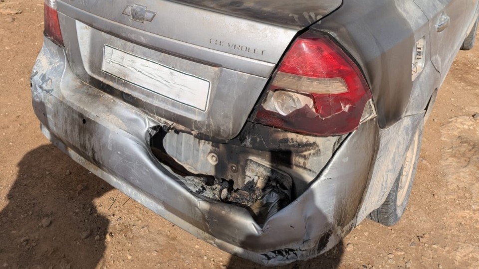 Ein palästinensisches Auto nach einem Siedlerangriff; © WCC-EAPPI/Rabir