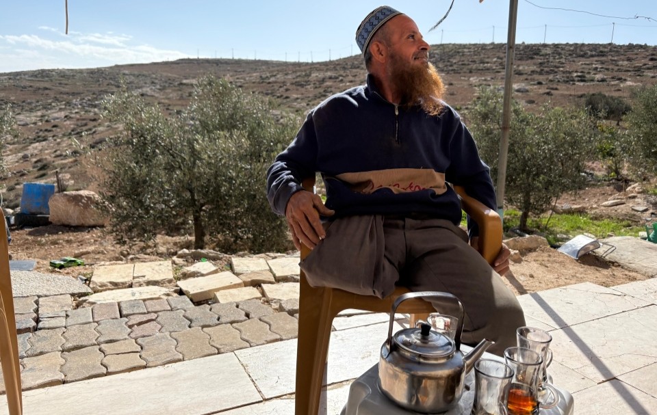 Sheikh Saeed Rabaa vor seinem Haus in Al-Rakeez; © WCC-EAPPI/Miriam