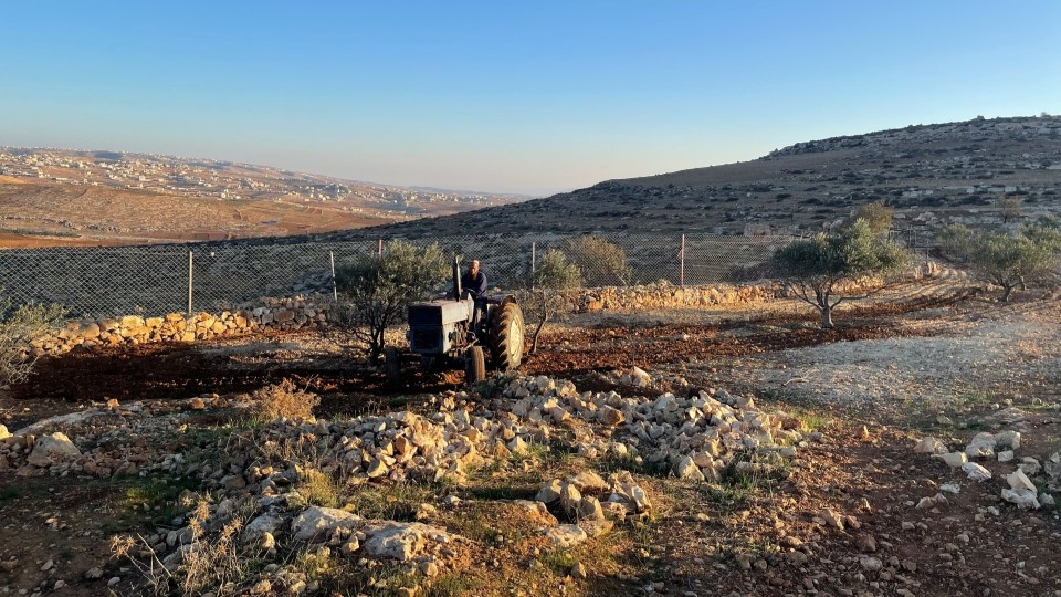 „Ich werde niemals aufgeben, egal was es kostet“ – Sheikh Saeed bestellt auch weiterhin sein Land in Al-Rakeez; © WCC-EAPPI/Miriam