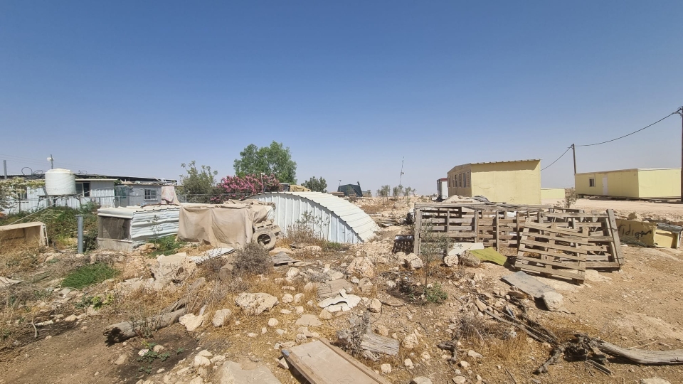 Rechts der neue Siedlungsaußenposten, links das Gemeindezentrum von Umm al Kheir; © WCC-EAPPI/Marvin
